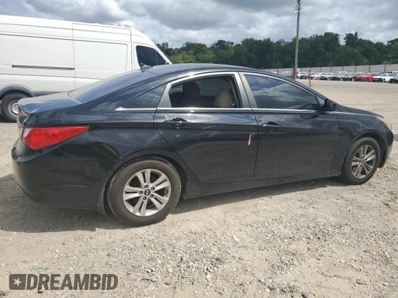 ✅ 2013 Hyundai Sonata GLS • VIN: 5NPEB4AC9DH693725 • Lot: 70807194. Wystawiony na Copart z przebiegiem 211 810 mil. Bezpłatny archiwum sprzedaży aukcyjnych z USA i szczegółowy raport historii pojazdu na DreamBid. Zdjęcie 3.