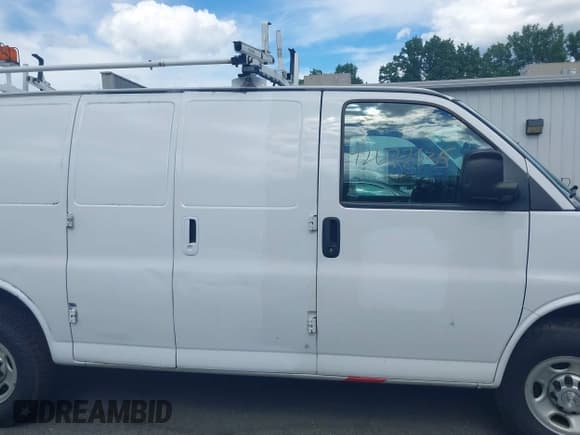 ✅ 2015 Chevrolet Express Cargo • VIN: 1GCWGFCF6F1151954 • Lot: 42677535. Listed on IAAI with 180,818 mi. Free auction sales archive from the USA and detailed vehicle history report at DreamBid. Image 13.