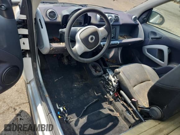 ✅ 2014 Smart fortwo Pure • VIN: WMEEJ3BA8EK733193 • Lot: 62123245. Listed on Copart with Not provided. Free auction sales archive from the USA and detailed vehicle history report at DreamBid. Image 8.