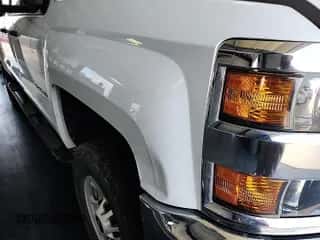 2019 Chevrolet Silverado 2500HD Work Truck z VIN 2GC2CREGXK1189614, wystawiony jako IAAI lot #43036764 z przebiegiem 135 703 mil mil oraz . Historia ofert i sprzedaży dostępna na DreamBid. Obrazek 1.