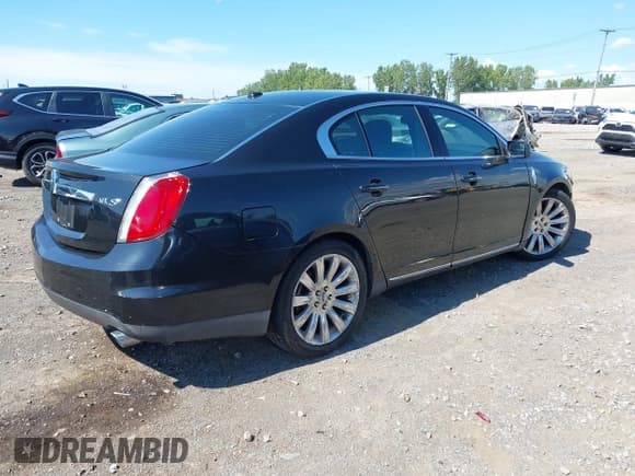 ✅ 2011 Lincoln MKS • VIN: 1LNHL9DR5BG610005 • Lot: 43138206. Wystawiony na IAAI z przebiegiem 187 307 mil. Bezpłatny archiwum sprzedaży aukcyjnych z USA i szczegółowy raport historii pojazdu na DreamBid. Zdjęcie 4.