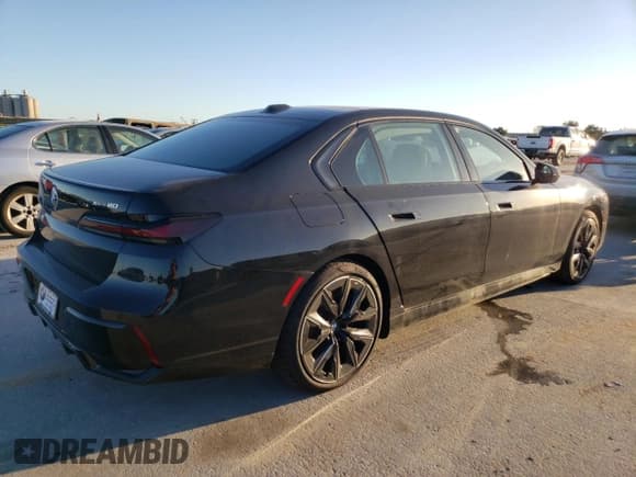 ✅ 2024 BMW i7 xDrive60 • VIN: WBY53EJ0XRCR54788 • Lot: 81858534. Wystawiony na Copart z przebiegiem Nie podano. Bezpłatny archiwum sprzedaży aukcyjnych z USA i szczegółowy raport historii pojazdu na DreamBid. Zdjęcie 3.