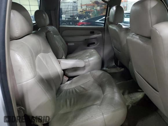 ✅ 2001 Chevrolet Suburban LS • VIN: 1GNFK16T71J274858 • Лот: 41432605. Опубликован ранее на Copart с пробегом 215 844 миль. Бесплатный доступ к архиву аукционных продаж из США и подробный отчёт об истории автомобиля на DreamBid. Изображение 11.