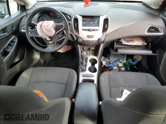 2017 Chevrolet Cruze LS z VIN 1G1BC5SM6H7177354, wystawiony jako Copart lot #82750035 z przebiegiem 100 598 mil mil oraz Szkoda całkowita • Salvage title. Historia ofert i sprzedaży dostępna na DreamBid. Obrazek 8.