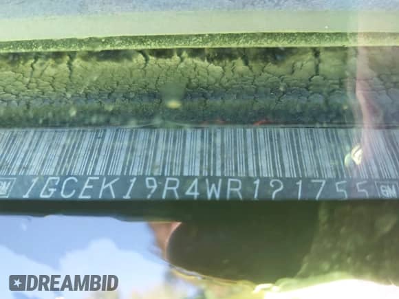 1998 Chevrolet Silverado 1500 z VIN 1GCEK19R4WR121755, wystawiony jako IAAI lot #43477168 z przebiegiem 179 245 mil mil oraz . Historia ofert i sprzedaży dostępna na DreamBid. Obrazek 9.