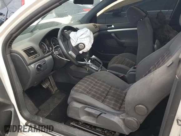 ✅ 2008 Volkswagen Golf GTI • VIN: WVWFV71K38W340157 • Lot: 44720035. Wystawiony na Copart z przebiegiem 169 340 mil. Bezpłatny archiwum sprzedaży aukcyjnych z USA i szczegółowy raport historii pojazdu na DreamBid. Zdjęcie 7.