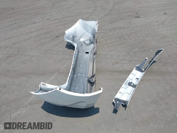 ✅ 2024 Subaru Impreza RS • VIN: JF1GUHJC3R8872140 • Lot: 42876219. Wystawiony na IAAI z przebiegiem 3 558 mil. Bezpłatny archiwum sprzedaży aukcyjnych z USA i szczegółowy raport historii pojazdu na DreamBid. Zdjęcie 18.