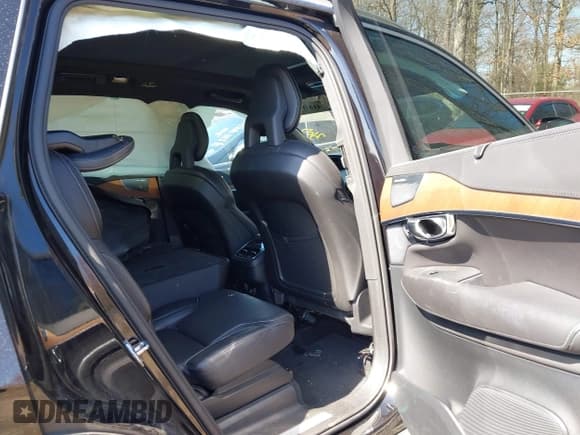 ✅ 2016 Volvo XC90 T6 Inscription • VIN: YV4A22PL1G1081831 • Lot: 41808463. Listed on IAAI with 92,718 mi. Free auction sales archive from the USA and detailed vehicle history report at DreamBid. Image 8.
