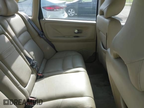 ✅ 2000 Volvo S70 • VIN: YV1LS61J6Y2656960 • Лот: 42190335. Опубликован ранее на IAAI с пробегом 238 126 миль. Бесплатный доступ к архиву аукционных продаж из США и подробный отчёт об истории автомобиля на DreamBid. Изображение 8.