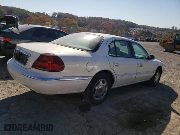 ✅ 2002 Lincoln Continental • VIN: 1LNHM97V62Y643532 • Lot: 76015984. Wystawiony na Copart z przebiegiem 154 374 mil. Bezpłatny archiwum sprzedaży aukcyjnych z USA i szczegółowy raport historii pojazdu na DreamBid. Zdjęcie 3.