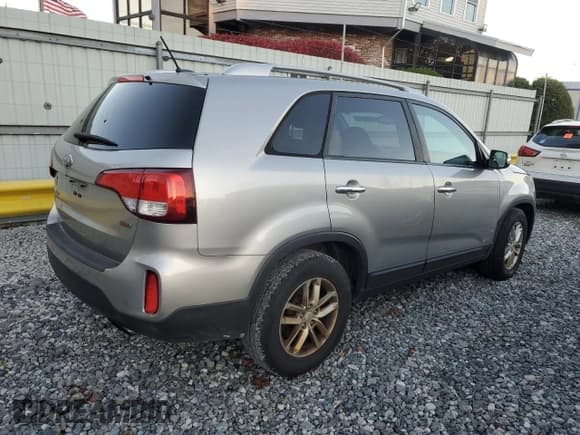 ✅ 2014 Kia Sorento LX • VIN: 5XYKTDA71EG448543 • Лот: 91453615. Опубликован ранее на Copart с пробегом 133 563 миль. Бесплатный доступ к архиву аукционных продаж из США и подробный отчёт об истории автомобиля на DreamBid. Изображение 3.