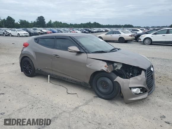 ✅ 2016 Hyundai Veloster Turbo • VIN: KMHTC6AE5GU293717 • Lot: 70252334. Wystawiony na Copart z przebiegiem 97 270 mil. Bezpłatny archiwum sprzedaży aukcyjnych z USA i szczegółowy raport historii pojazdu na DreamBid. Zdjęcie 4.