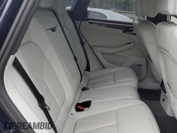 ✅ 2017 Porsche Macan GTS • VIN: WP1AG2A51HLB50813 • Lot: 82338815. Wystawiony na Copart z przebiegiem 68 474 mil. Bezpłatny archiwum sprzedaży aukcyjnych z USA i szczegółowy raport historii pojazdu na DreamBid. Zdjęcie 11.