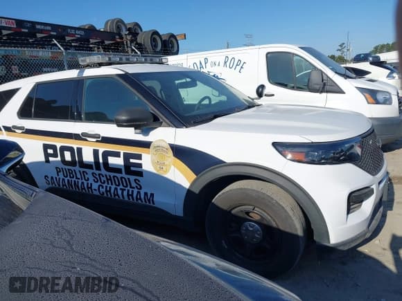 ✅ 2022 Ford Police Interceptor Utility • VIN: 1FM5K8AB3NGA10191 • Lot: 42038249. Wystawiony na IAAI z przebiegiem 34 140 mil. Bezpłatny archiwum sprzedaży aukcyjnych z USA i szczegółowy raport historii pojazdu na DreamBid. Zdjęcie 14.