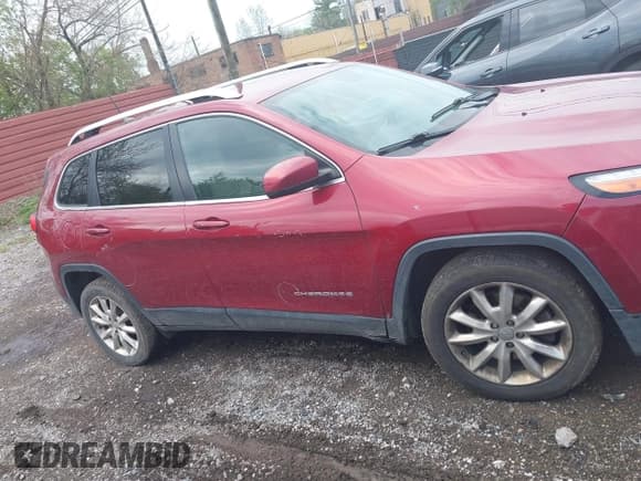✅ 2017 Jeep Cherokee Limited • VIN: 1C4PJLDB3HW566011 • Lot: 42140448. Wystawiony na IAAI z przebiegiem 192 178 mil. Bezpłatny archiwum sprzedaży aukcyjnych z USA i szczegółowy raport historii pojazdu na DreamBid. Zdjęcie 13.