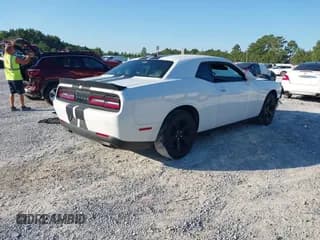 ✅ 2023 Dodge Challenger SXT • VIN: 2C3CDZAG1PH581701 • Lot: 43126688. Wystawiony na IAAI z przebiegiem 35 422 mil. Bezpłatny archiwum sprzedaży aukcyjnych z USA i szczegółowy raport historii pojazdu na DreamBid. Zdjęcie 4.