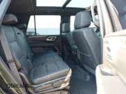 ✅ 2021 Chevrolet Tahoe Z71 • VIN: 1GNSKPKDXMR285097 • Lot: 43053270. Wystawiony na IAAI z przebiegiem 74 439 mil. Bezpłatny archiwum sprzedaży aukcyjnych z USA i szczegółowy raport historii pojazdu na DreamBid. Zdjęcie 8.