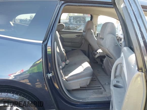 ✅ 2016 Chevrolet Traverse LT • VIN: 1GNKRGKD9GJ178511 • Lot: 43470565. Wystawiony na IAAI z przebiegiem 135 230 mil. Bezpłatny archiwum sprzedaży aukcyjnych z USA i szczegółowy raport historii pojazdu na DreamBid. Zdjęcie 8.