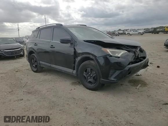 ✅ 2017 Toyota RAV4 LE • VIN: 2T3BFREV7HW694466 • Lot: 92954275. Wystawiony na Copart z przebiegiem 188 572 mil. Bezpłatny archiwum sprzedaży aukcyjnych z USA i szczegółowy raport historii pojazdu na DreamBid. Zdjęcie 13.