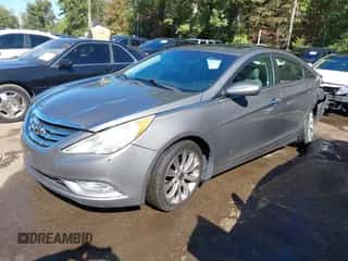 2013 Hyundai Sonata Limited с VIN 5NPEC4AC4DH577250, выставлен на аукционе IAAI как лот 43391556 с пробегом 117 760 миль миль и . История ставок и продаж доступна на DreamBid. Изображение 2.