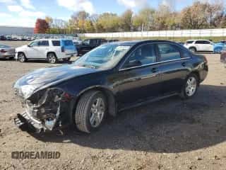 2013 Chevrolet Impala LT z VIN 2G1WB5E31D1117612, wystawiony jako Copart lot #82629645 z przebiegiem 107 652 mil mil oraz Czysty tytuł • Clean title. Historia ofert i sprzedaży dostępna na DreamBid. Obrazek 1.