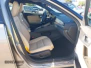 ✅ 2022 Polestar 2 • VIN: LPSED3KA3NL053162 • Lot: 43759857. Wystawiony na IAAI z przebiegiem 23 745 mil. Bezpłatny archiwum sprzedaży aukcyjnych z USA i szczegółowy raport historii pojazdu na DreamBid. Zdjęcie 5.