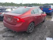 ✅ 2015 Volvo S60 T5 Drive-E Platinum • VIN: YV140MFM1F2351459 • Lot: 42840183. Wystawiony na IAAI z przebiegiem 148 000 mil. Bezpłatny archiwum sprzedaży aukcyjnych z USA i szczegółowy raport historii pojazdu na DreamBid. Zdjęcie 4.
