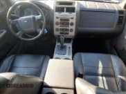 ✅ 2010 Ford Escape XLT • VIN: 1FMCU9D7XAKB87035 • Lot: 84195535. Wystawiony na Copart z przebiegiem 136 103 mil. Bezpłatny archiwum sprzedaży aukcyjnych z USA i szczegółowy raport historii pojazdu na DreamBid. Zdjęcie 8.