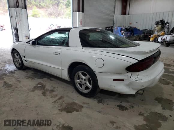✅ 1998 Pontiac Firebird Firebird • VIN: 2G2FS22KXW2207621 • Lot: 82717434. Wystawiony na Copart z przebiegiem 63 973 mil. Bezpłatny archiwum sprzedaży aukcyjnych z USA i szczegółowy raport historii pojazdu na DreamBid. Zdjęcie 2.