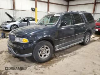 ✅ 2000 Lincoln Navigator • VIN: 5LMFU28A0YLJ27891 • Лот: 43991085. Опубликован ранее на Copart с пробегом 281 735 миль. Бесплатный доступ к архиву аукционных продаж из США и подробный отчёт об истории автомобиля на DreamBid. Изображение 1.