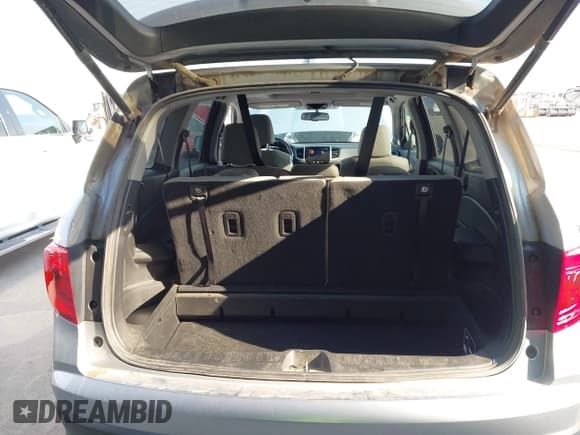 ✅ 2018 Honda Pilot EX-L • VIN: 5FNYF6H59JB045137 • Lot: 43168480. Listed on IAAI with 109,034 mi. Free auction sales archive from the USA and detailed vehicle history report at DreamBid. Image 17.