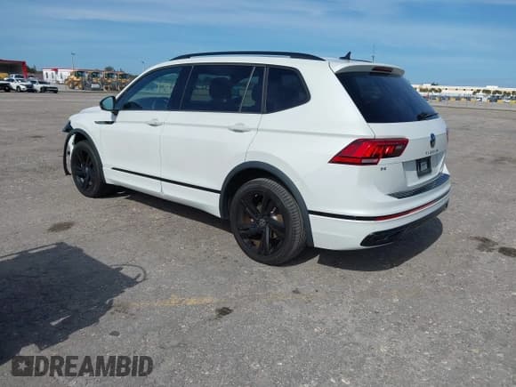 ✅ 2023 Volkswagen Tiguan SE R-Line Black • VIN: 3VVCB7AX0PM090710 • Lot: 41256904. Wystawiony na IAAI z przebiegiem 12 819 mil. Bezpłatny archiwum sprzedaży aukcyjnych z USA i szczegółowy raport historii pojazdu na DreamBid. Zdjęcie 3.
