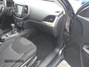 ✅ 2015 Jeep Cherokee Latitude • VIN: 1C4PJMCS3FW668154 • Lot: 43716947. Wystawiony na IAAI z przebiegiem 330 972 mil. Bezpłatny archiwum sprzedaży aukcyjnych z USA i szczegółowy raport historii pojazdu na DreamBid. Zdjęcie 5.