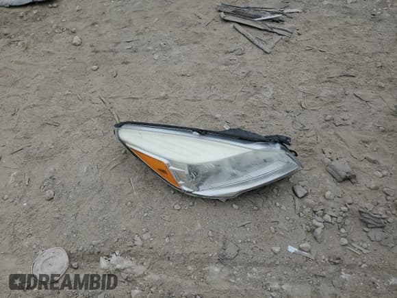 ✅ 2016 Ford Escape SE • VIN: 1FMCU9GX5GUA68981 • Lot: 71849885. Wystawiony na Copart z przebiegiem 96 810 mil. Bezpłatny archiwum sprzedaży aukcyjnych z USA i szczegółowy raport historii pojazdu na DreamBid. Zdjęcie 13.