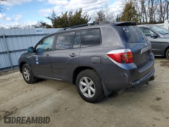 ✅ 2010 Toyota Highlander • VIN: 5TDBK3EH0AS016121 • Lot: 93062685. Listed on Copart with 282,613 mi. Free auction sales archive from the USA and detailed vehicle history report at DreamBid. Image 2.