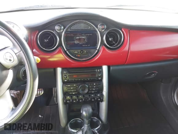 ✅ 2006 MINI Convertible S • VIN: WMWRH33526TL93710 • Lot: 43196951. Listed on IAAI with 170,049 mi. Free auction sales archive from the USA and detailed vehicle history report at DreamBid. Image 13.
