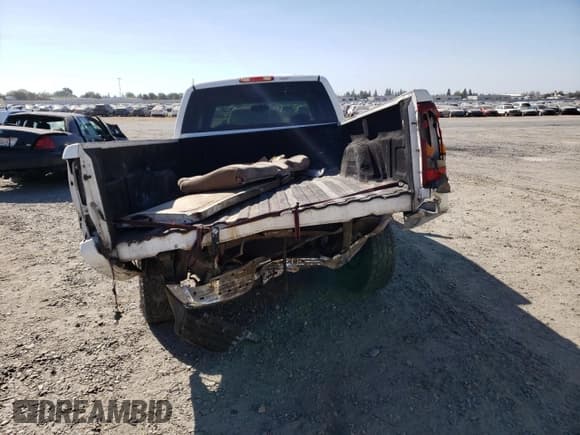 ✅ 2003 GMC Sierra 1500 • VIN: 1GTEC19T83E282430 • Лот: 72967264. Опубликован ранее на Copart с пробегом 81 356 миль. Бесплатный доступ к архиву аукционных продаж из США и подробный отчёт об истории автомобиля на DreamBid. Изображение 6.