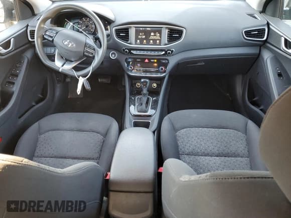 ✅ 2017 Hyundai Ioniq Blue • VIN: KMHC65LC0HU057541 • Lot: 82110944. Wystawiony na Copart z przebiegiem 166 679 mil. Bezpłatny archiwum sprzedaży aukcyjnych z USA i szczegółowy raport historii pojazdu na DreamBid. Zdjęcie 8.