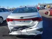 ✅ 2020 Kia Forte LXS • VIN: 3KPF24ADXLE176174 • Lot: 43510285. Wystawiony na IAAI z przebiegiem 9 896 mil. Bezpłatny archiwum sprzedaży aukcyjnych z USA i szczegółowy raport historii pojazdu na DreamBid. Zdjęcie 17.