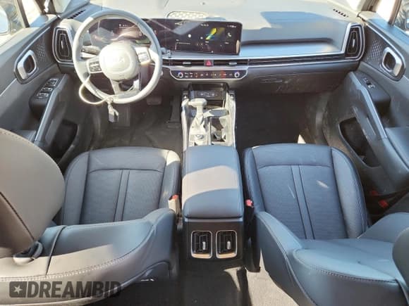 ✅ 2025 Kia Sorento S • VIN: 5XYRL4JC2SG388408 • Lot: 82745065. Listed on Copart with 10,852 mi. Free auction sales archive from the USA and detailed vehicle history report at DreamBid. Image 8.