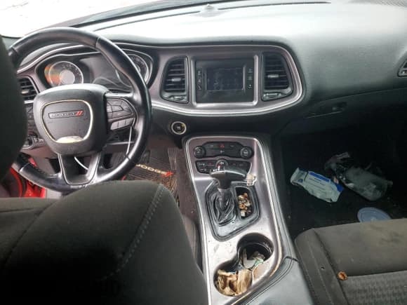 ✅ 2015 Dodge Challenger SXT • VIN: 2C3CDZAG8FH798502 • Lot: 37275353. Wystawiony na Copart z przebiegiem 150 313 mil. Bezpłatny archiwum sprzedaży aukcyjnych z USA i szczegółowy raport historii pojazdu na DreamBid. Zdjęcie 8.