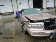 ✅ 1996 Lincoln Town Car Signature • VIN: 1LNLM82WXTY601239 • Лот: 82242785. Опубликован ранее на Copart с пробегом Не указан. Бесплатный доступ к архиву аукционных продаж из США и подробный отчёт об истории автомобиля на DreamBid. Изображение 13.