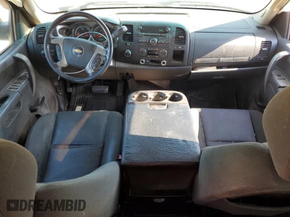 ✅ 2011 Chevrolet Silverado 1500 1HY • VIN: 3GCUKUEJ1BG109845 • Lot: 55251695. Listed on Copart with 131,940 mi. Free auction sales archive from the USA and detailed vehicle history report at DreamBid. Image 8.