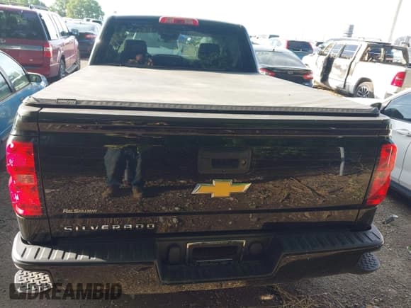 ✅ 2018 Chevrolet Silverado 1500 Custom • VIN: 1GCRCPEH9JZ222037 • Lot: 42279345. Wystawiony na IAAI z przebiegiem 81 742 mil. Bezpłatny archiwum sprzedaży aukcyjnych z USA i szczegółowy raport historii pojazdu na DreamBid. Zdjęcie 16.