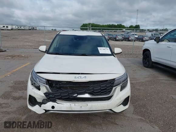 ✅ 2023 Kia Seltos LX • VIN: KNDEPCAA4P7372131 • Lot: 42748770. Wystawiony na IAAI z przebiegiem 40 474 mil. Bezpłatny archiwum sprzedaży aukcyjnych z USA i szczegółowy raport historii pojazdu na DreamBid. Zdjęcie 13.