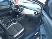 ✅ 2021 Nissan Versa SV • VIN: 3N1CN8EVXML813522 • Lot: 43657223. Wystawiony na IAAI z przebiegiem 99 298 mil. Bezpłatny archiwum sprzedaży aukcyjnych z USA i szczegółowy raport historii pojazdu na DreamBid. Zdjęcie 5.