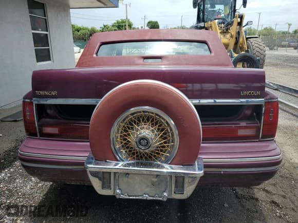 ✅ 1991 Lincoln Town Car • VIN: 1LNCM82W4MY691411 • Лот: 63280765. Опубликован ранее на Copart с пробегом 148 292 миль. Бесплатный доступ к архиву аукционных продаж из США и подробный отчёт об истории автомобиля на DreamBid. Изображение 6.