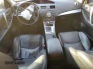 ✅ 2011 Mazda 3 S Grand Touring • VIN: JM1BL1M55B1473191 • Лот: 91447595. Опубликован ранее на Copart с пробегом 141 123 миль. Бесплатный доступ к архиву аукционных продаж из США и подробный отчёт об истории автомобиля на DreamBid. Изображение 8.