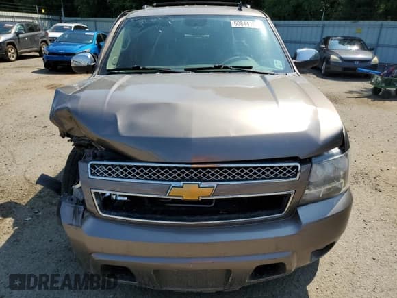 ✅ 2013 Chevrolet Suburban LT • VIN: 1GNSCJE07DR104489 • Lot: 60844784. Wystawiony na Copart z przebiegiem 185 420 mil. Bezpłatny archiwum sprzedaży aukcyjnych z USA i szczegółowy raport historii pojazdu na DreamBid. Zdjęcie 5.