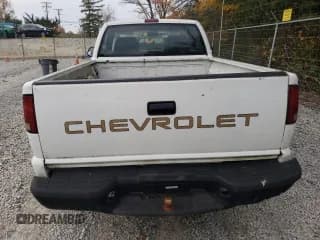 ✅ 2000 Chevrolet S-10 LS • VIN: 1GCCS1458YK260648 • Лот: 80665824. Опубликован ранее на Copart с пробегом 250 846 миль. Бесплатный доступ к архиву аукционных продаж из США и подробный отчёт об истории автомобиля на DreamBid. Изображение 6.